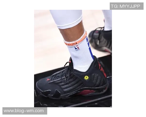 库里热身穿李宁巴特勒3代巴西配色球鞋与球衣完美搭配显清新风格 库里热身穿李宁巴特勒3代巴西配色球鞋与球衣完美搭配显清新风格